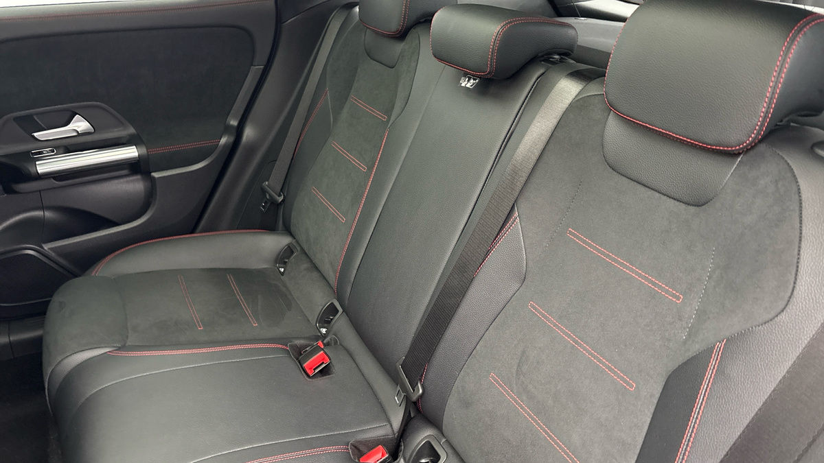 Mercedes-Benz GLA Image 8