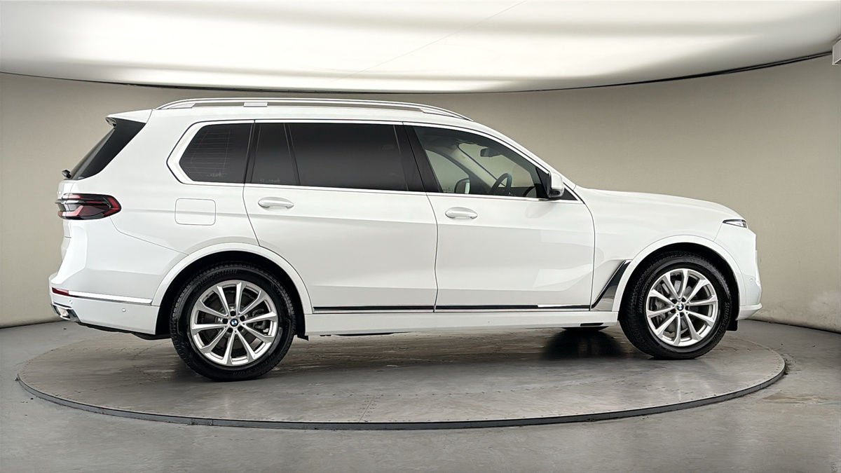 More views of BMW X7