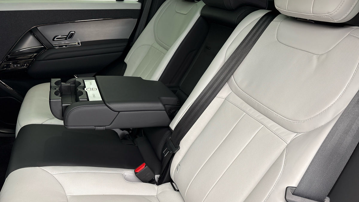 Land Rover Range Rover Sport Image 9