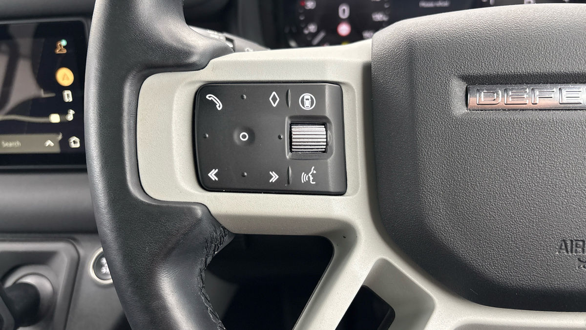 Land Rover Defender 110 Image 13