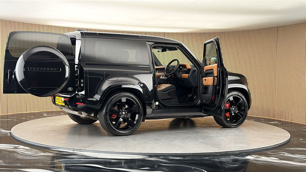 More views of Land Rover Defender 90