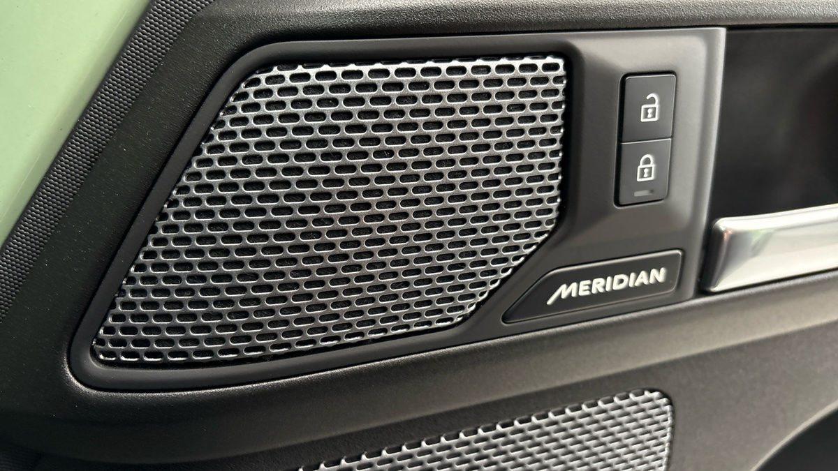 Land Rover Defender 90 Urban Image 28