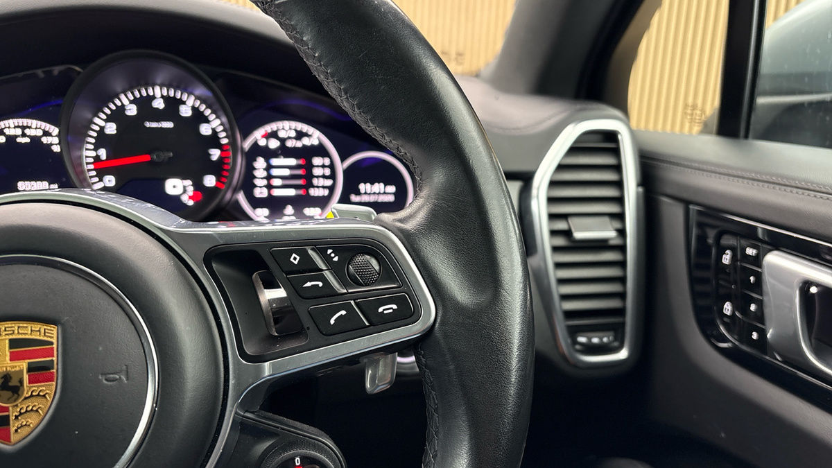 Porsche Cayenne Image 14