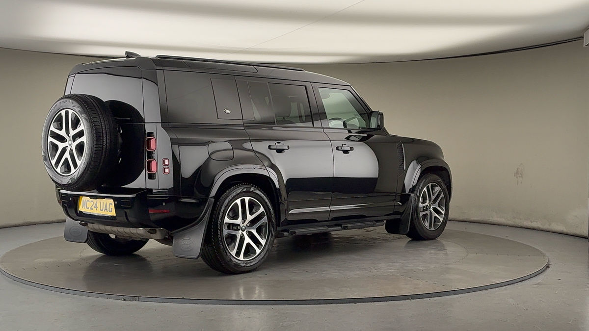 Land Rover Defender 110 Image 21