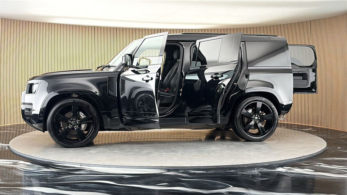 More views of Land Rover Defender 110