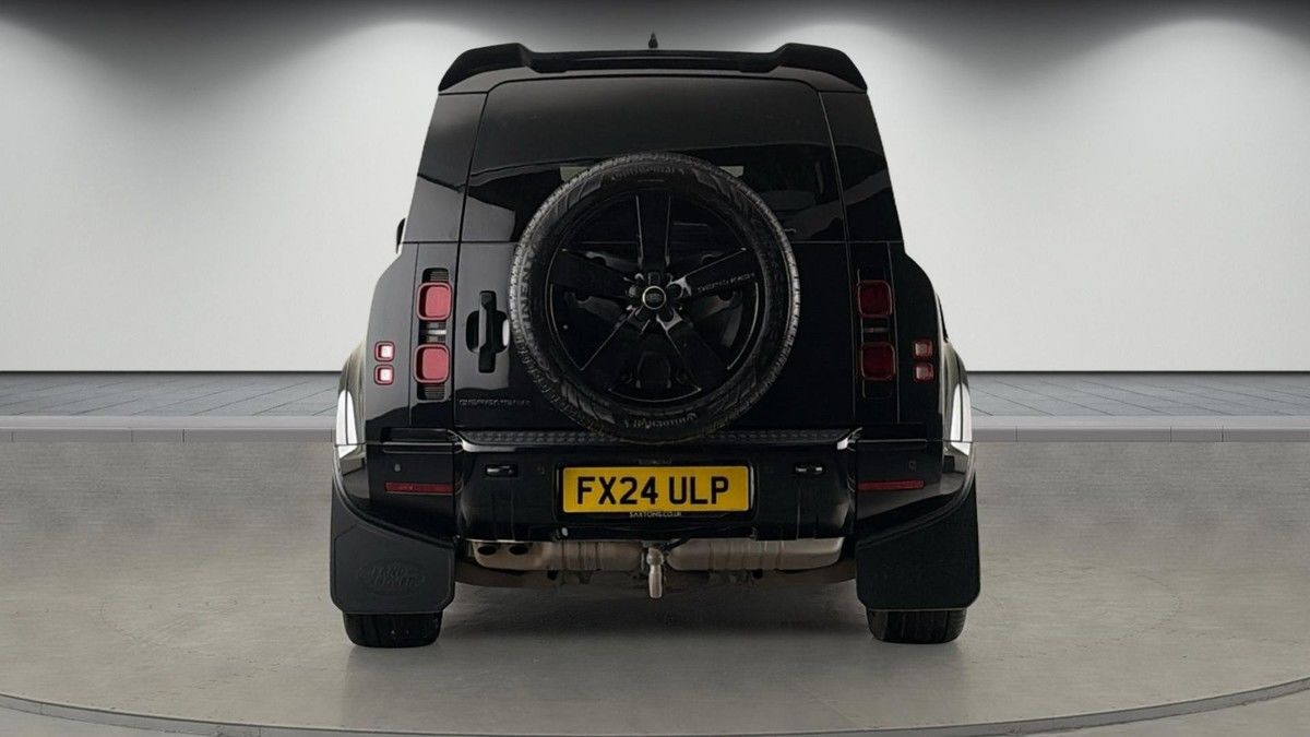 Land Rover Defender 110 Image 4
