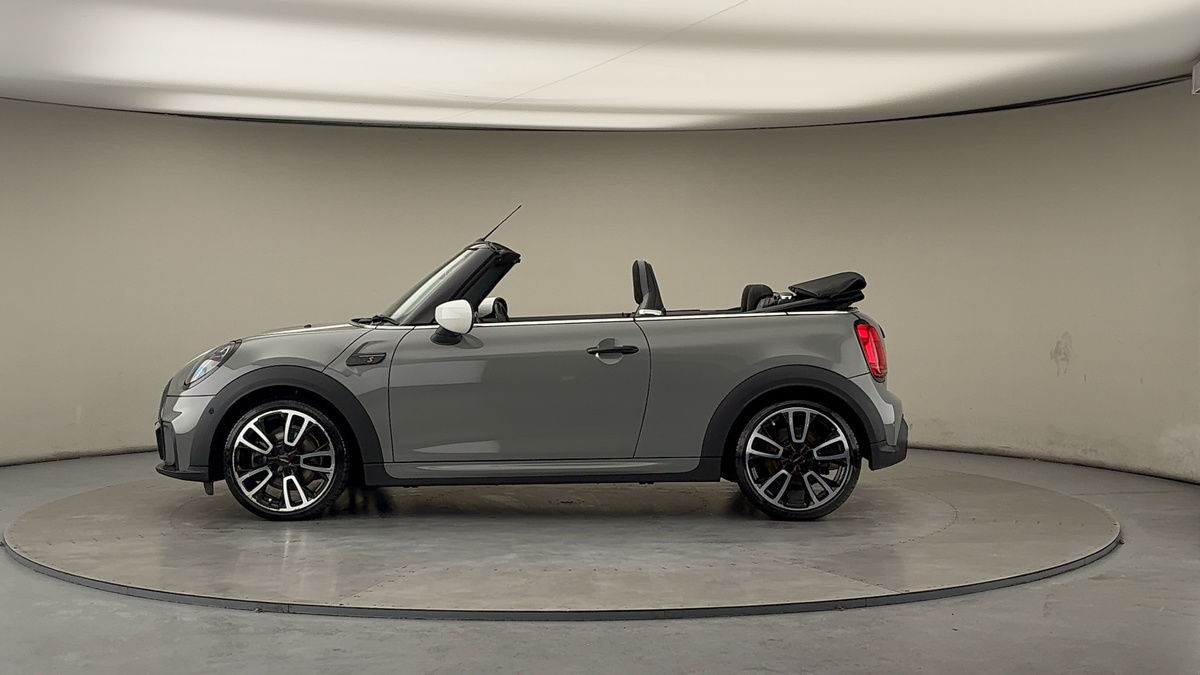 MINI Convertible Image 15