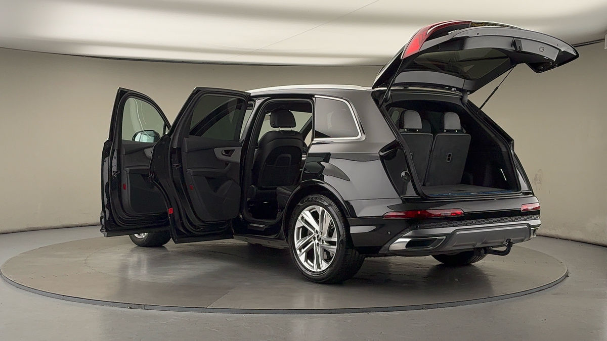 More views of Audi Q7