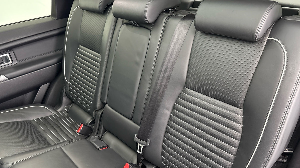 Land Rover Discovery Sport Image 8