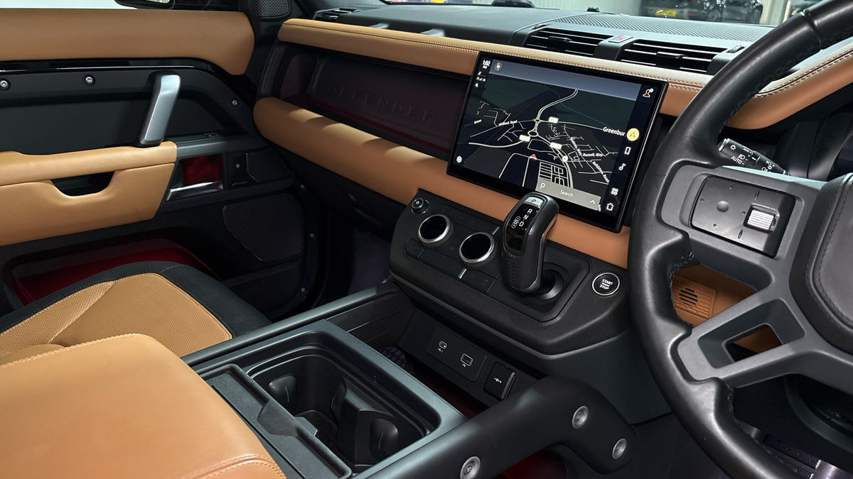 Land Rover Defender 90 Urban Image 18