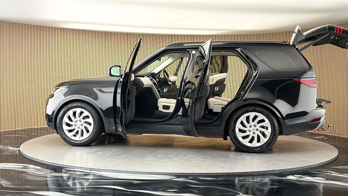 More views of Land Rover Discovery