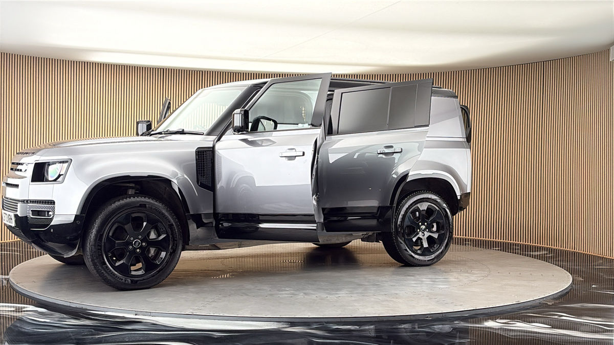 More views of Land Rover Defender 110