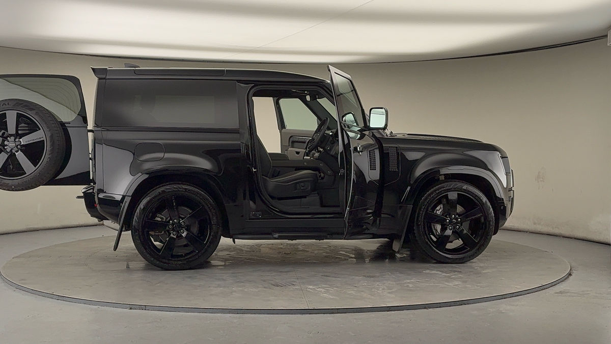 More views of Land Rover Defender 90