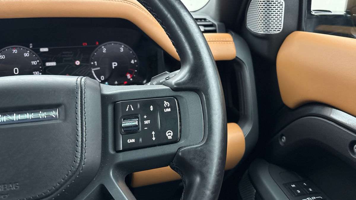 Land Rover Defender 130 Image 14