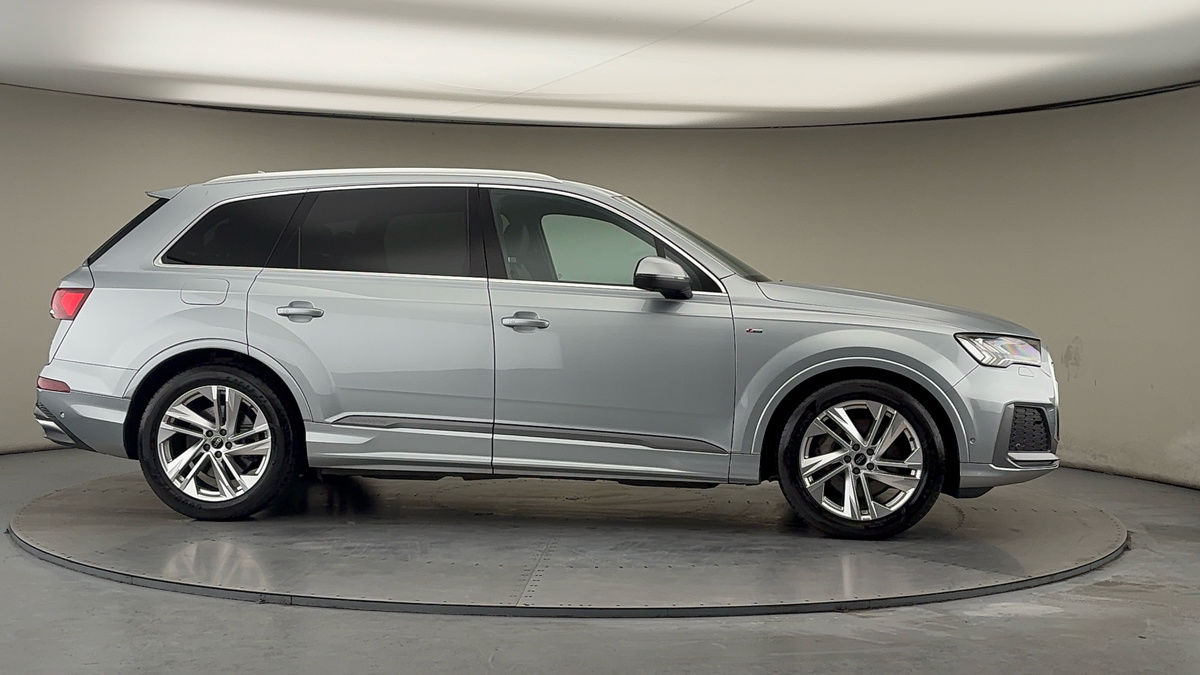 More views of Audi Q7