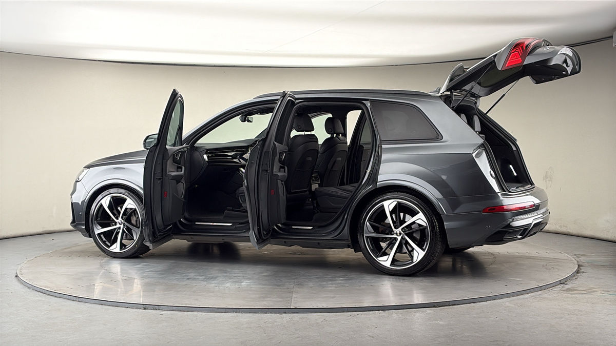 More views of Audi Q7