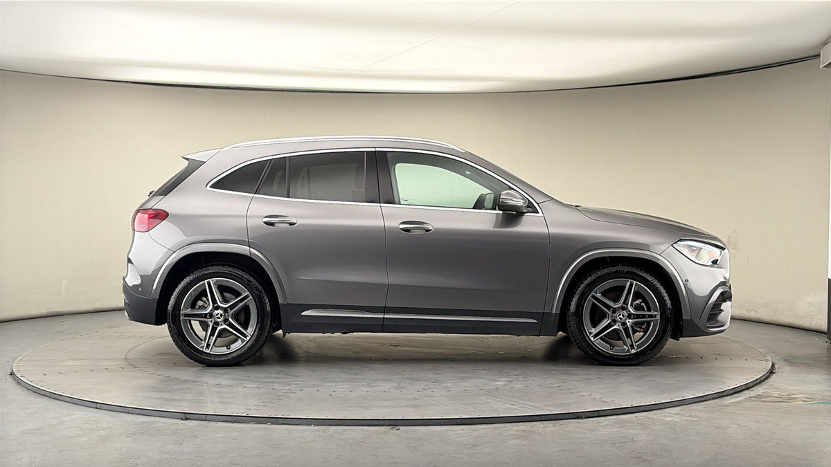 Mercedes-Benz GLA Image 16