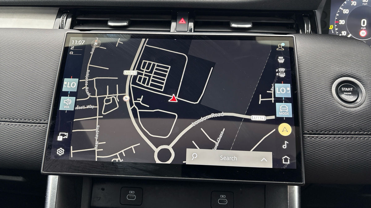 Land Rover Discovery Sport Image 17
