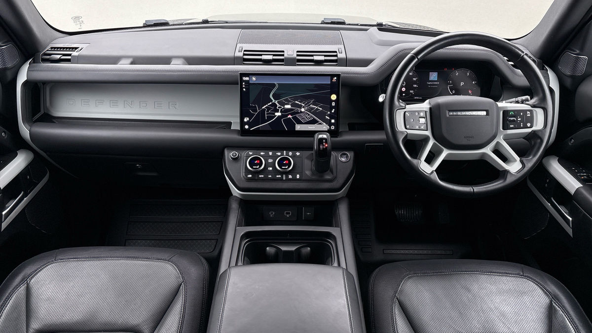 Land Rover Defender 110 Image 12
