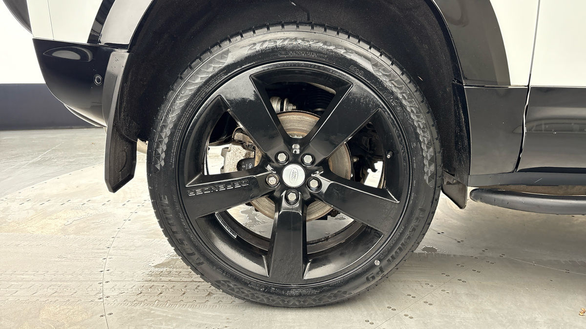 Land Rover Defender 90 Image 10