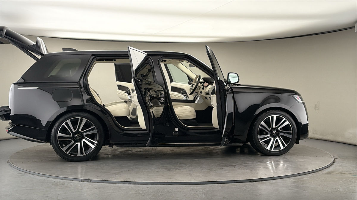 More views of Land Rover Range Rover