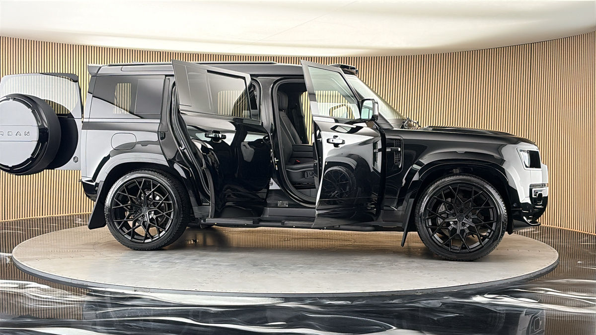 More views of Land Rover Defender 110