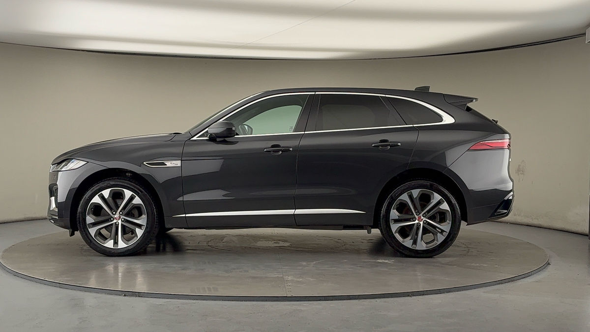 Jaguar F-PACE Image 15