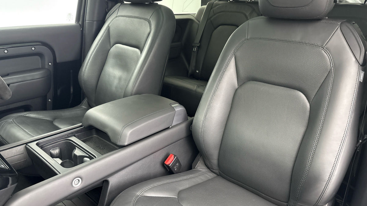 Land Rover Defender 90 Urban Image 7