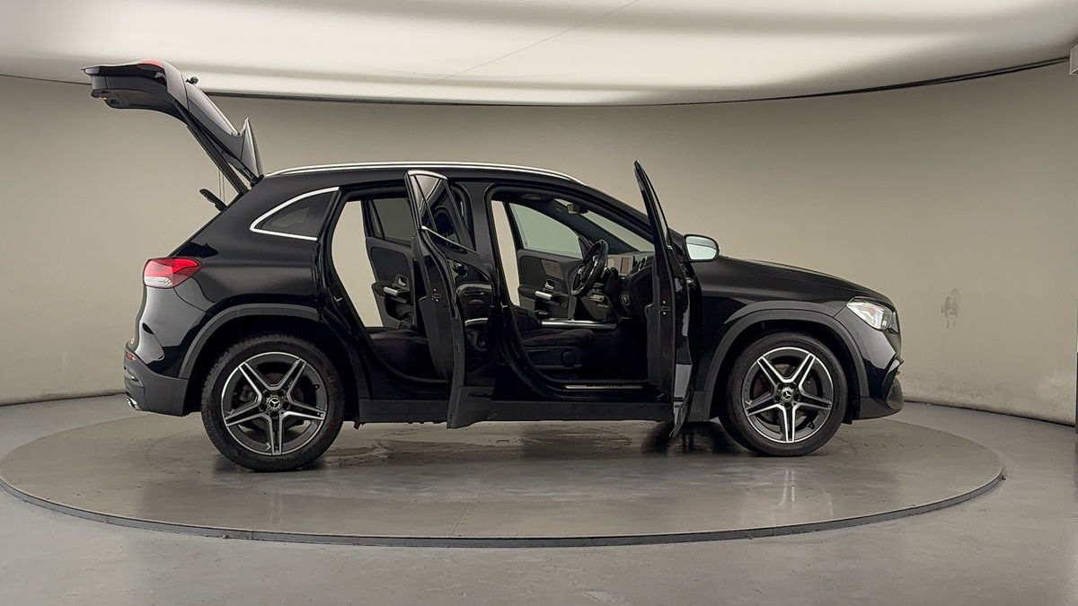 More views of Mercedes-Benz GLA