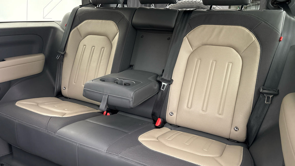 Land Rover Defender 90 Image 9