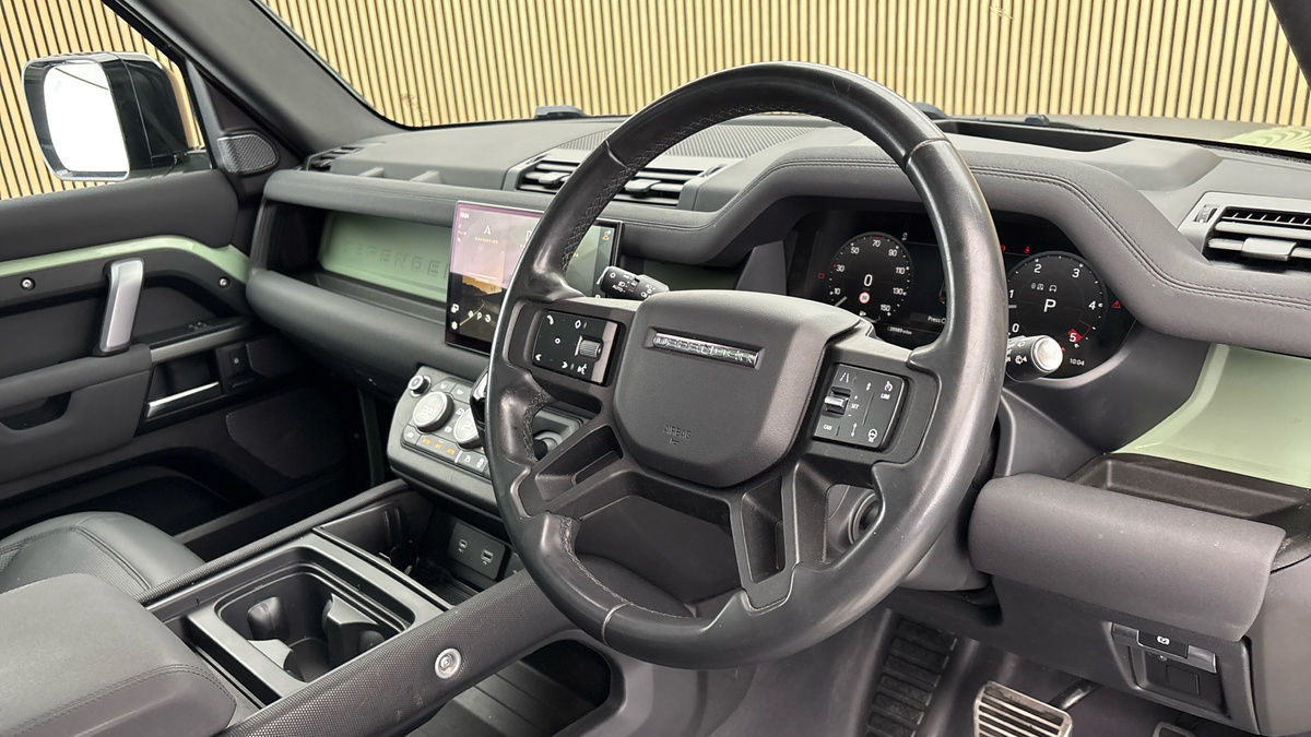 Land Rover Defender 110 Image 5