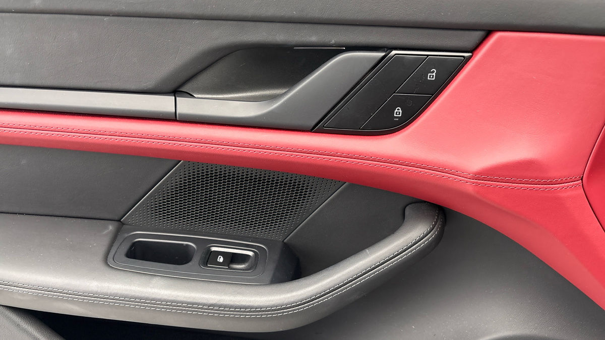 Porsche Taycan Image 19