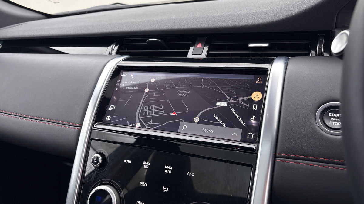 Land Rover Discovery Sport Image 17