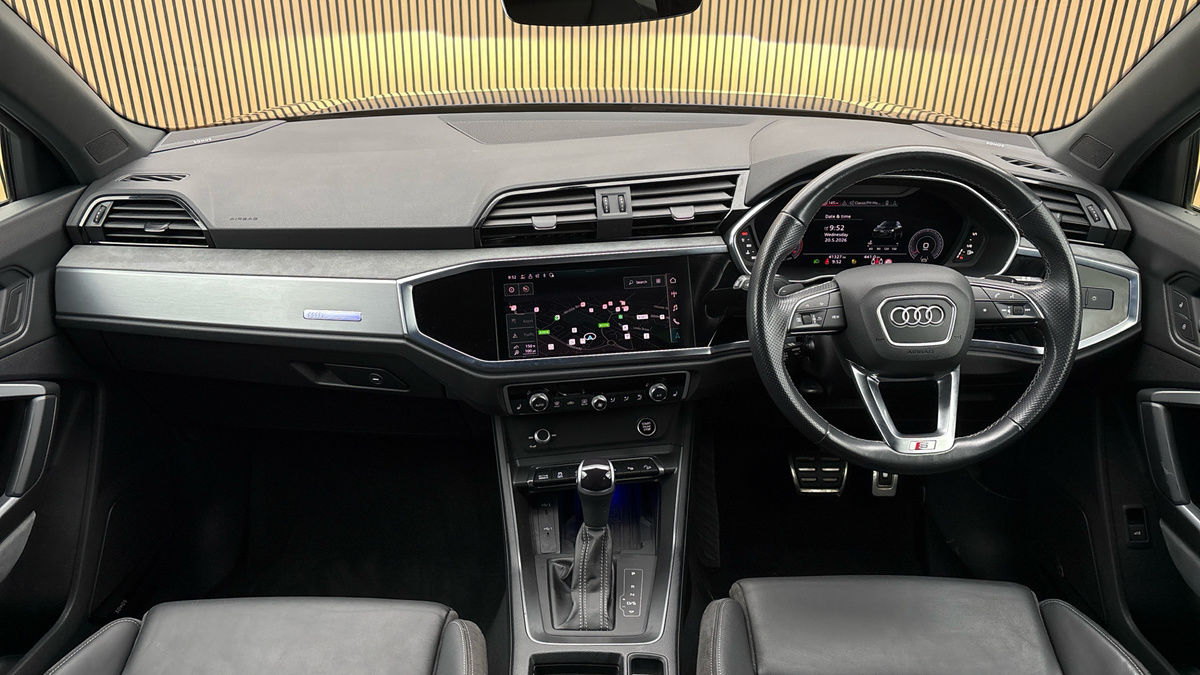 Audi Q3 Image 12