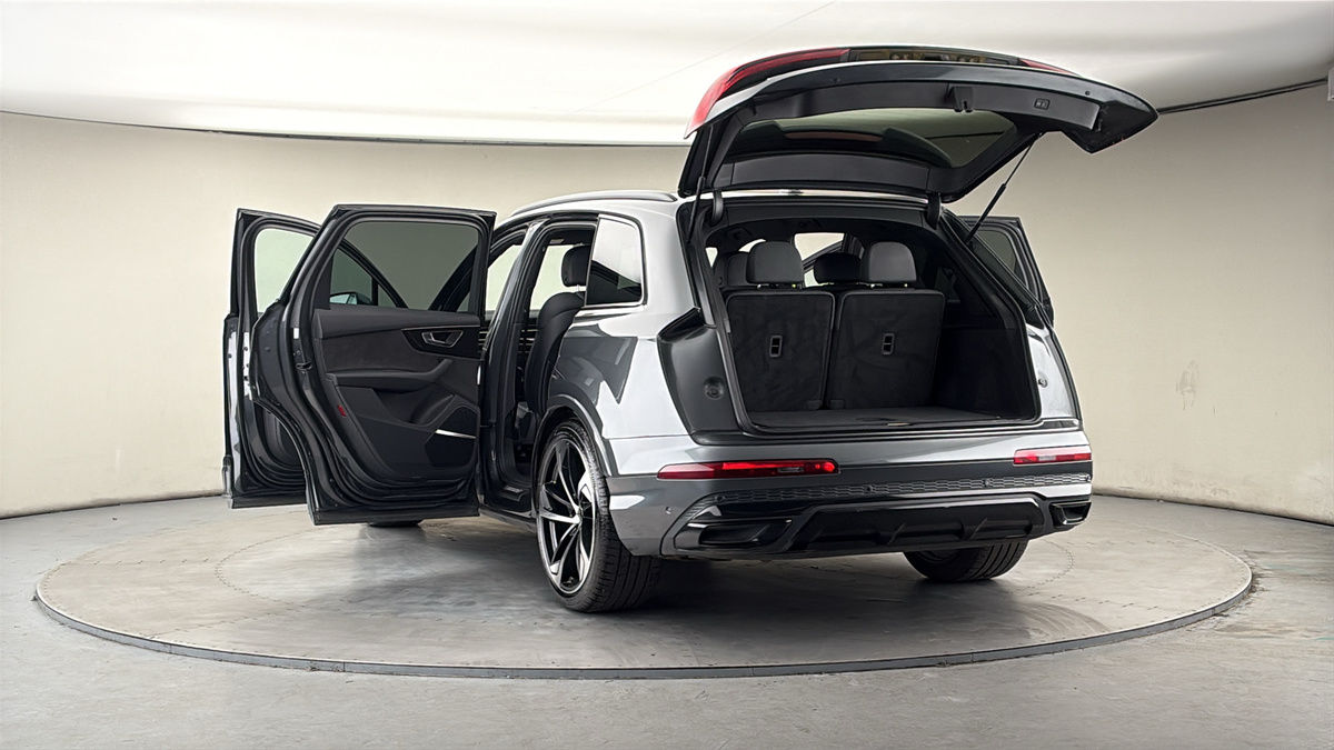 More views of Audi Q7