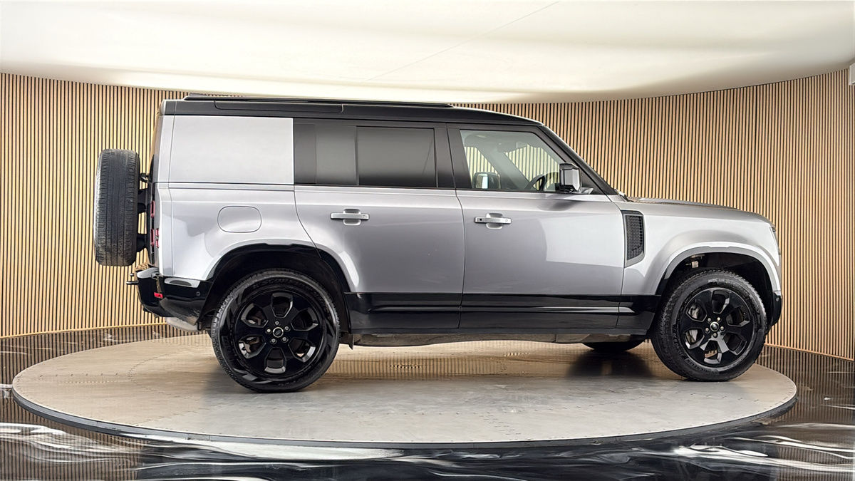 More views of Land Rover Defender 110