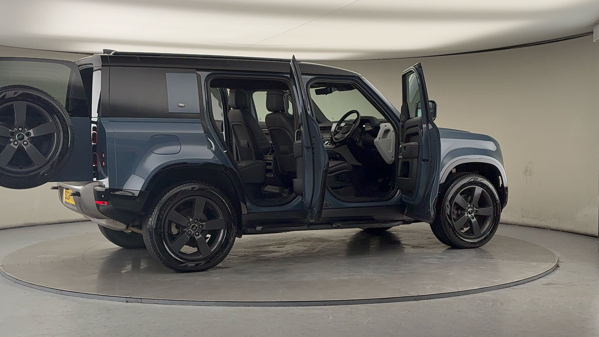 More views of Land Rover Defender 110