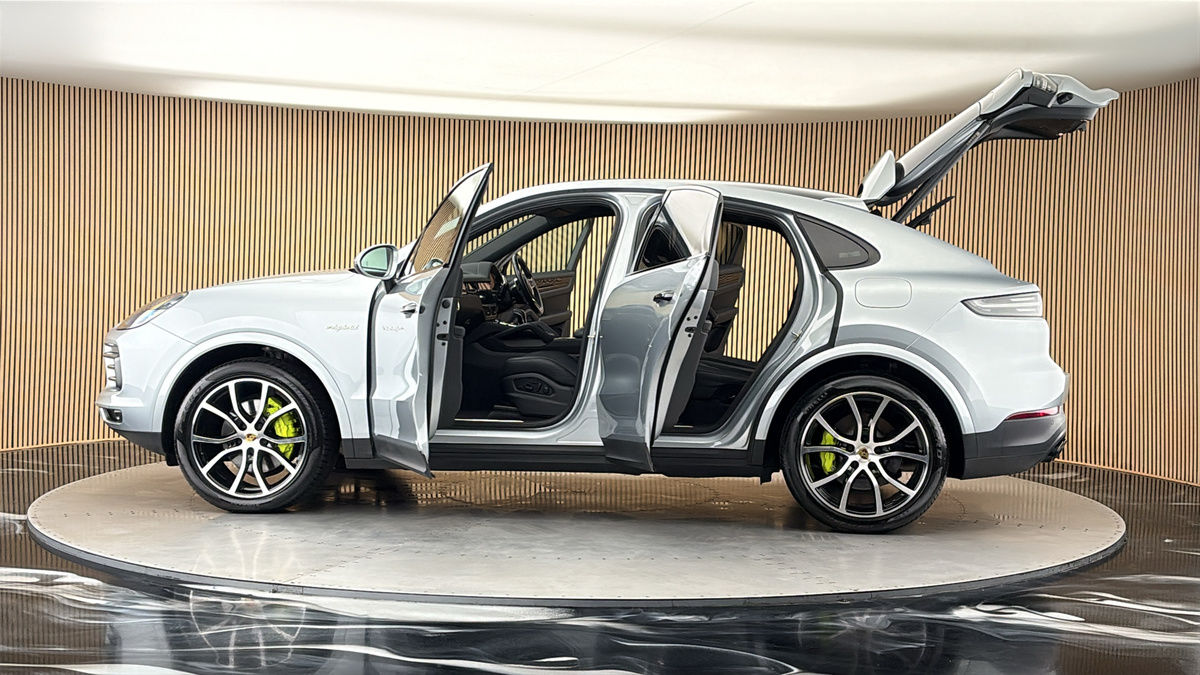 More views of Porsche Cayenne