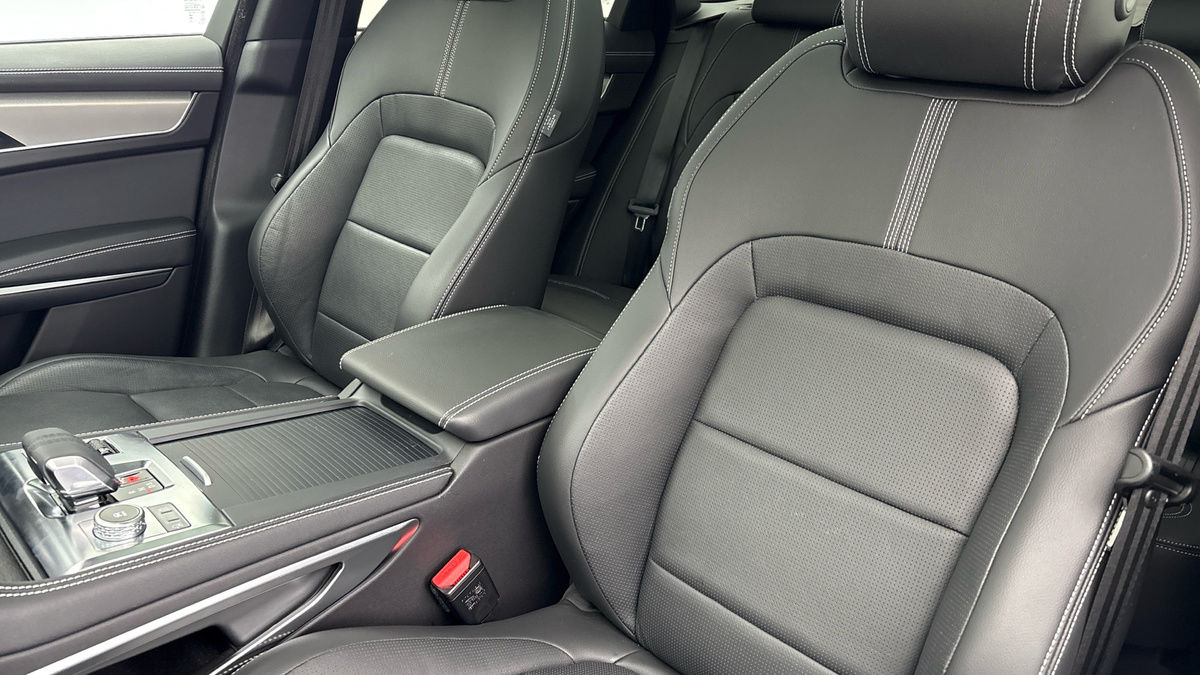 Jaguar F-PACE Image 7