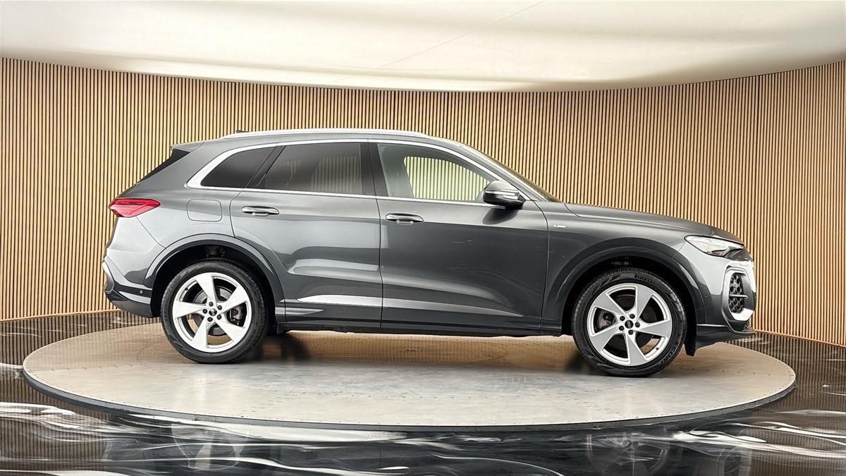 More views of Audi Q5