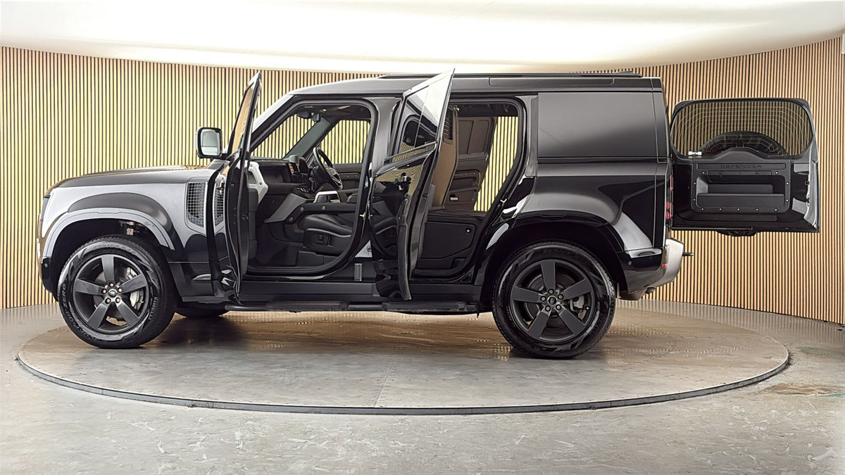 More views of Land Rover Defender 110