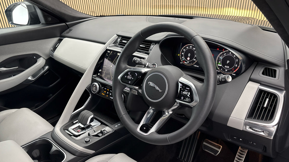 Jaguar E-PACE Image 5