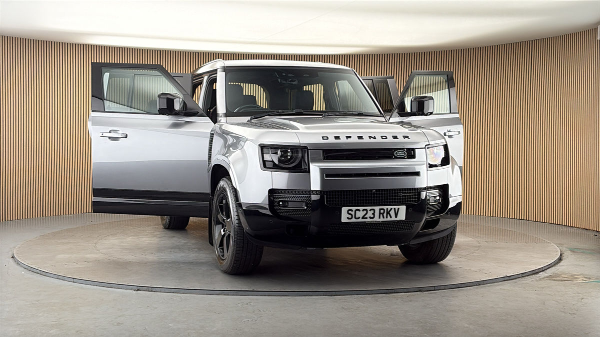 More views of Land Rover Defender 110
