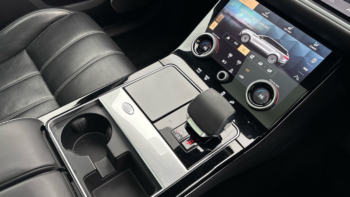 Land Rover Range Rover Velar Image 18