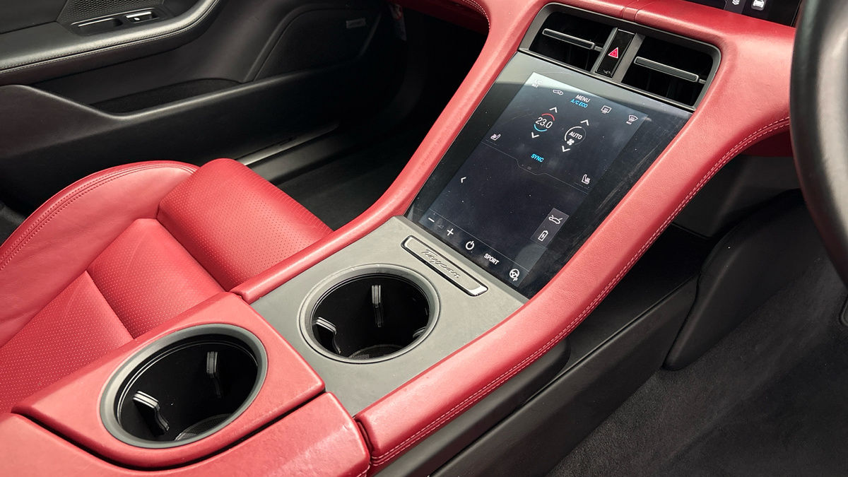 Porsche Taycan Image 18