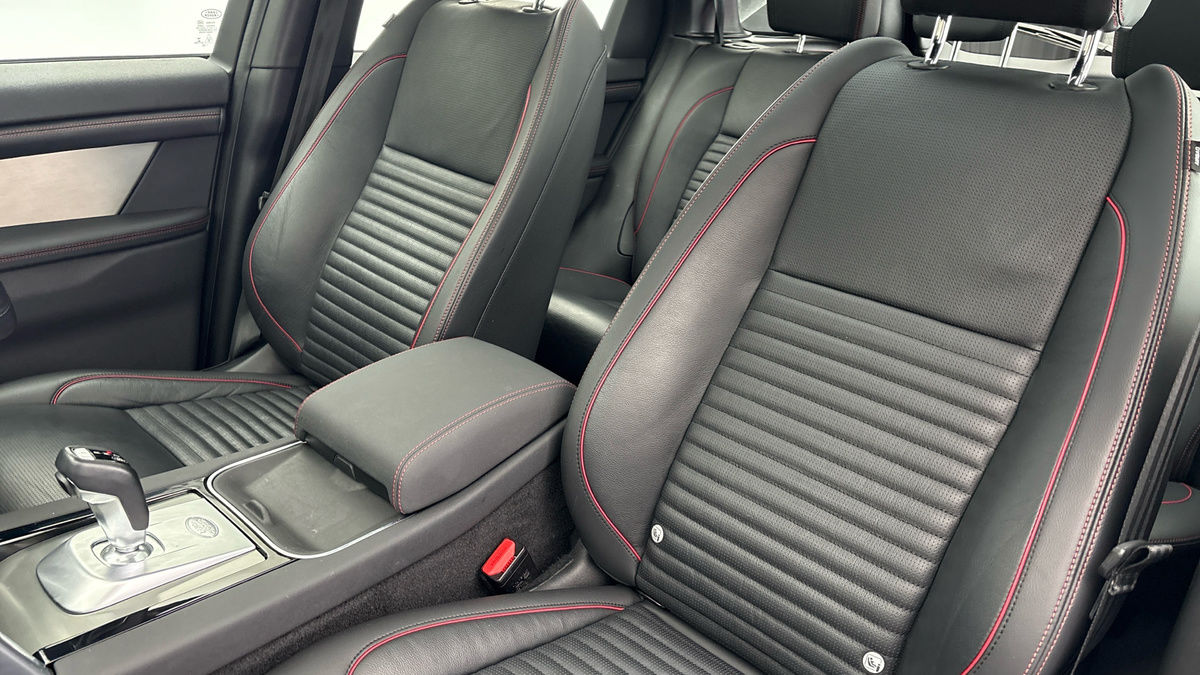 Land Rover Discovery Sport Image 7
