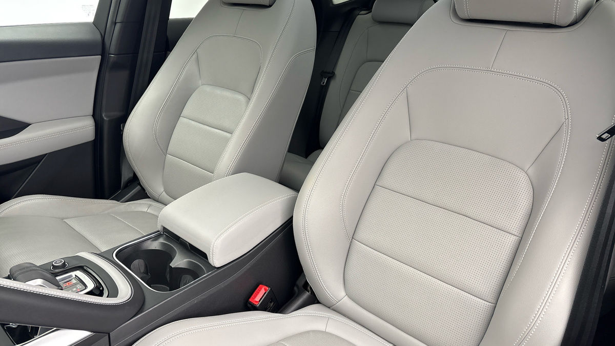 Jaguar E-PACE Image 7
