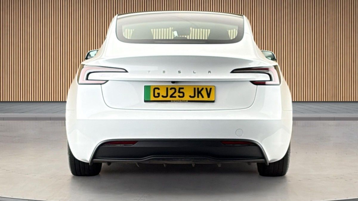 Tesla Model 3 Image 4