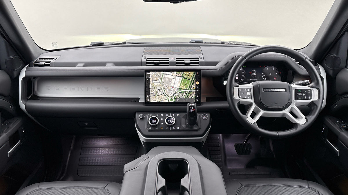 Land Rover Defender 110 Image 12
