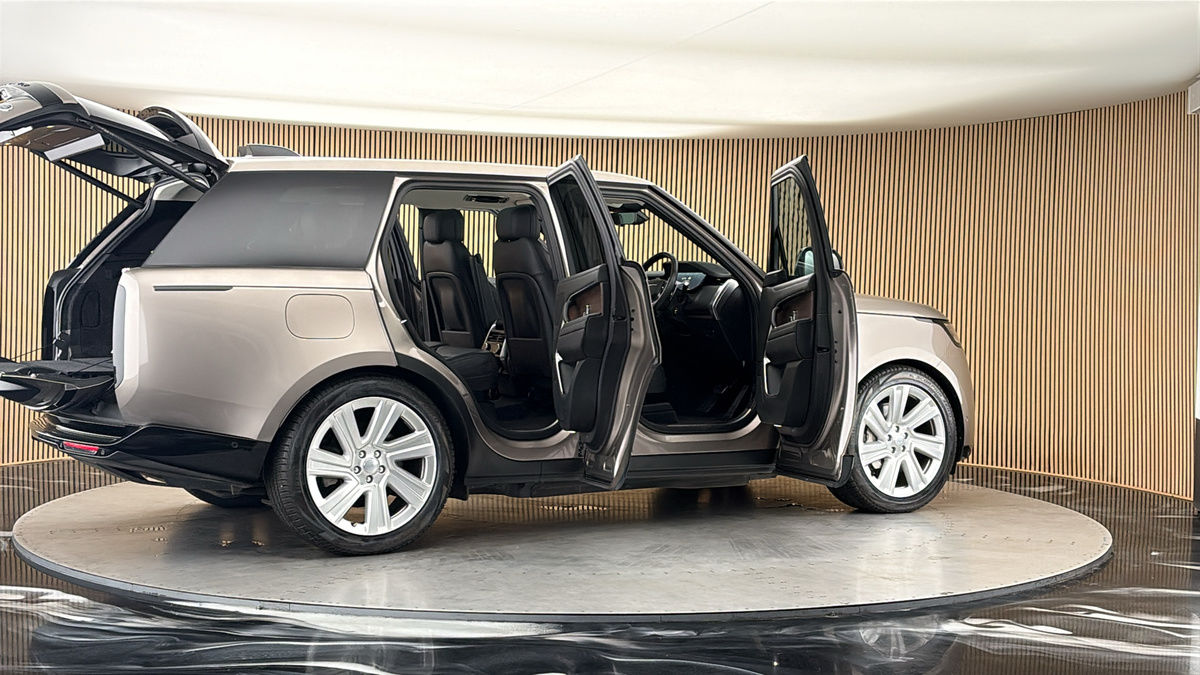 More views of Land Rover Range Rover